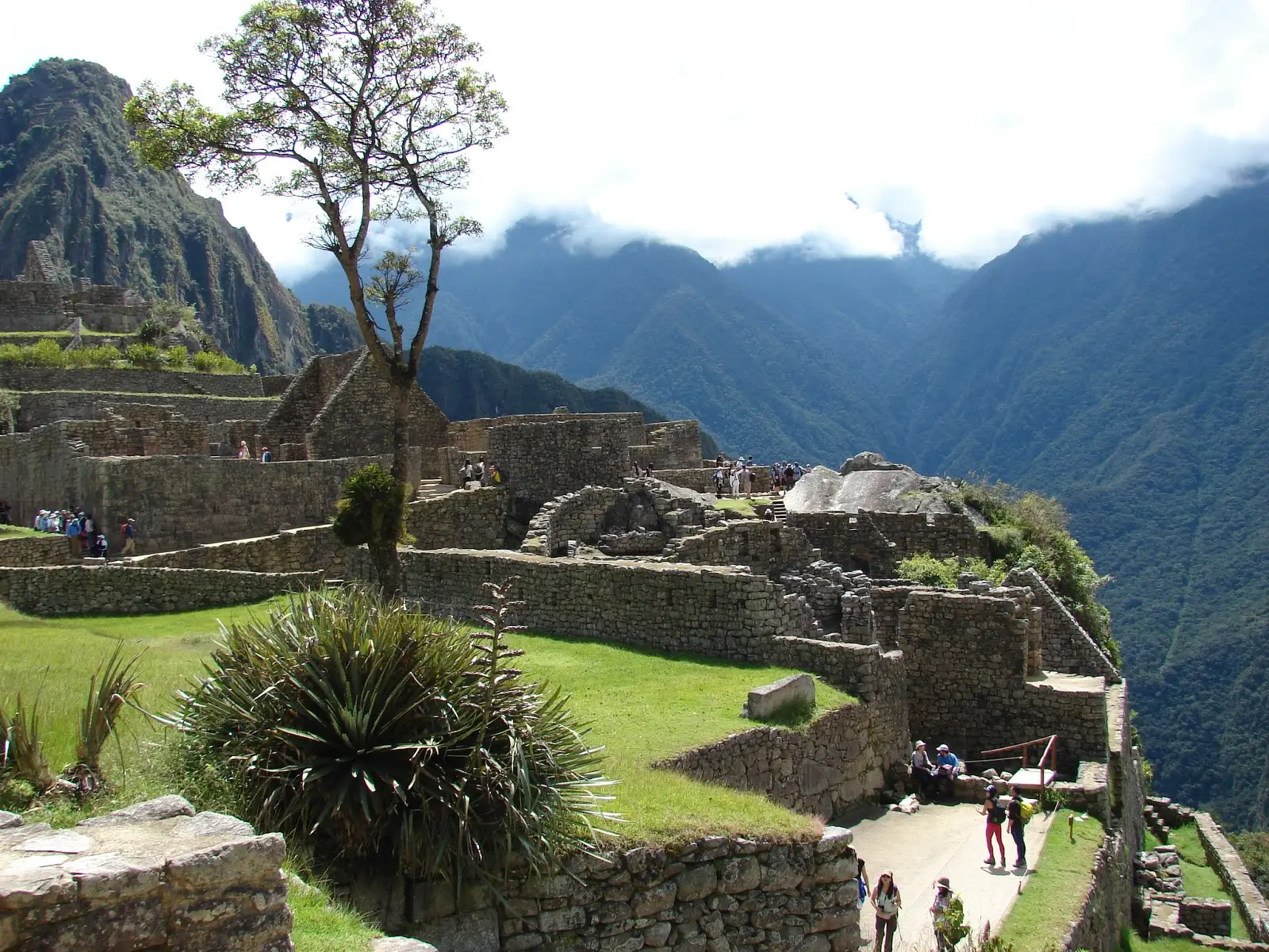 machupicchu circuit1 pisonay square